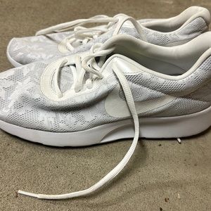 Practically brand new size 10 Nike shoes